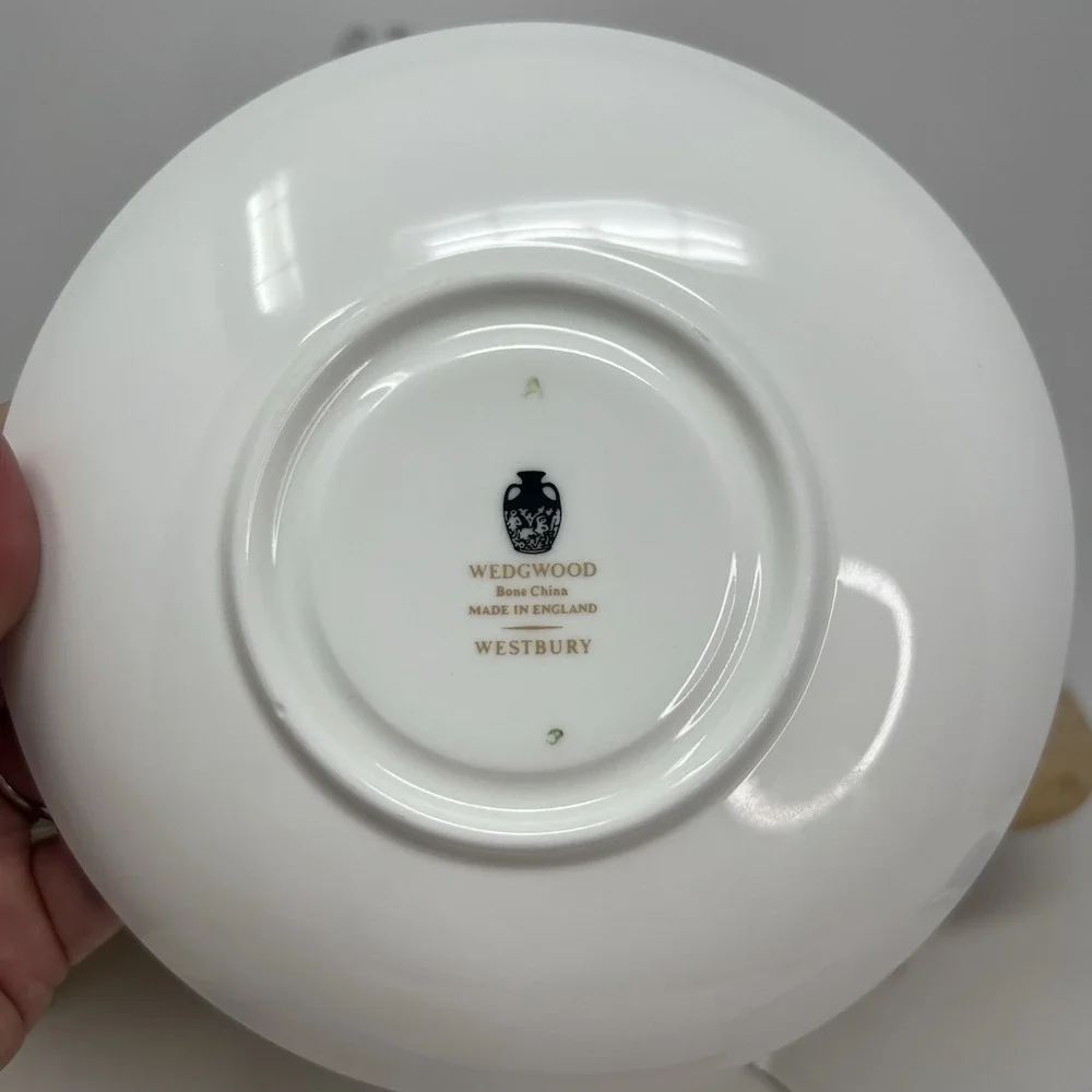 Wedgwood England Westbury Set 4 Saucers‎ 2 Cups Bone China Platinum Green Floral